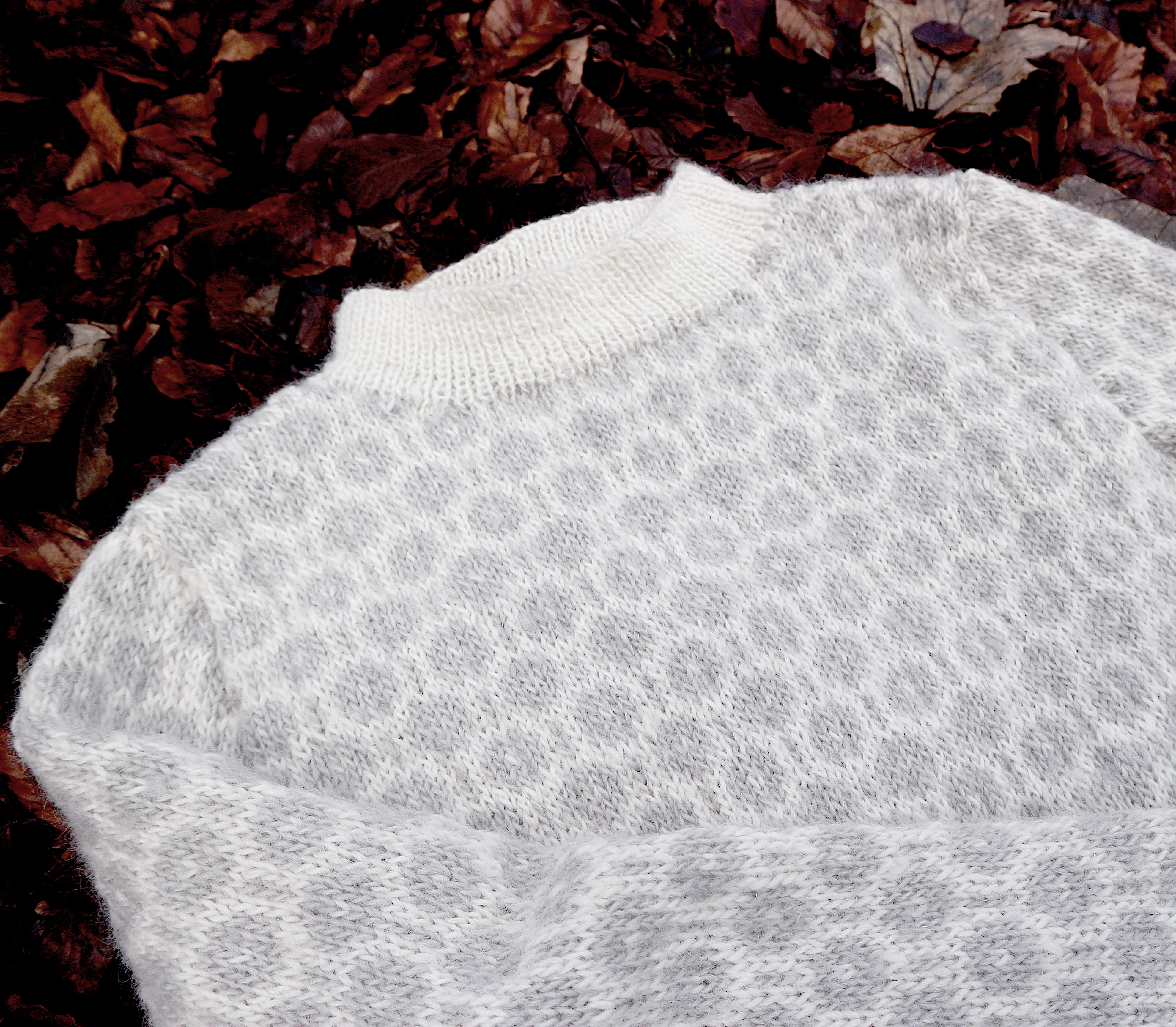 Womens · sweater O|O|O Light grey & white