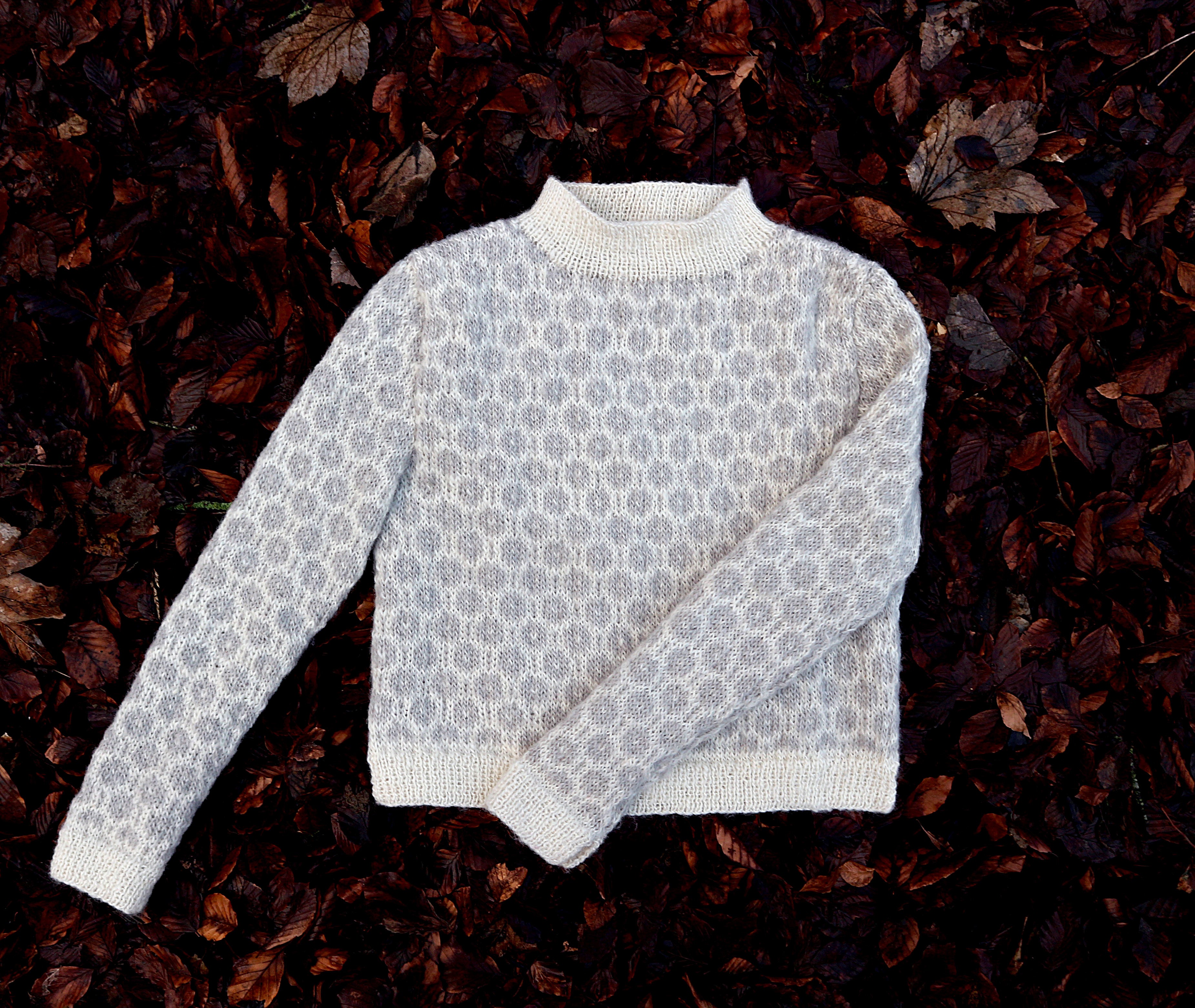 Womens · sweater O|O|O Light grey & white