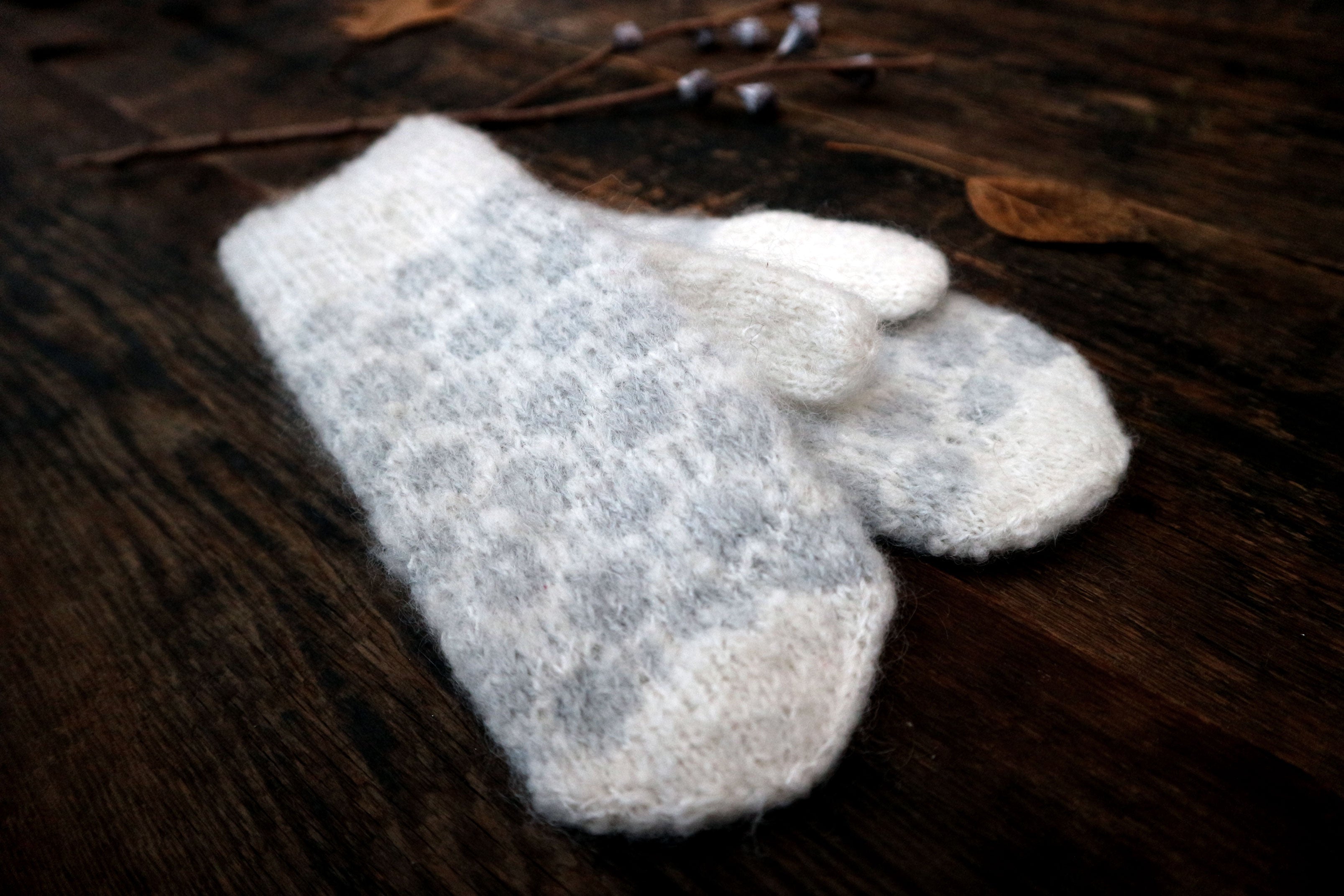 Grey & White · Handknitted ^ ƒlora ° mittens